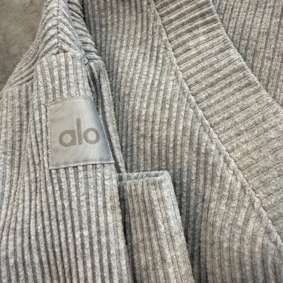 ALO Muse Ribbed V-Neck Sweater (Small) - Picture 5 of 6